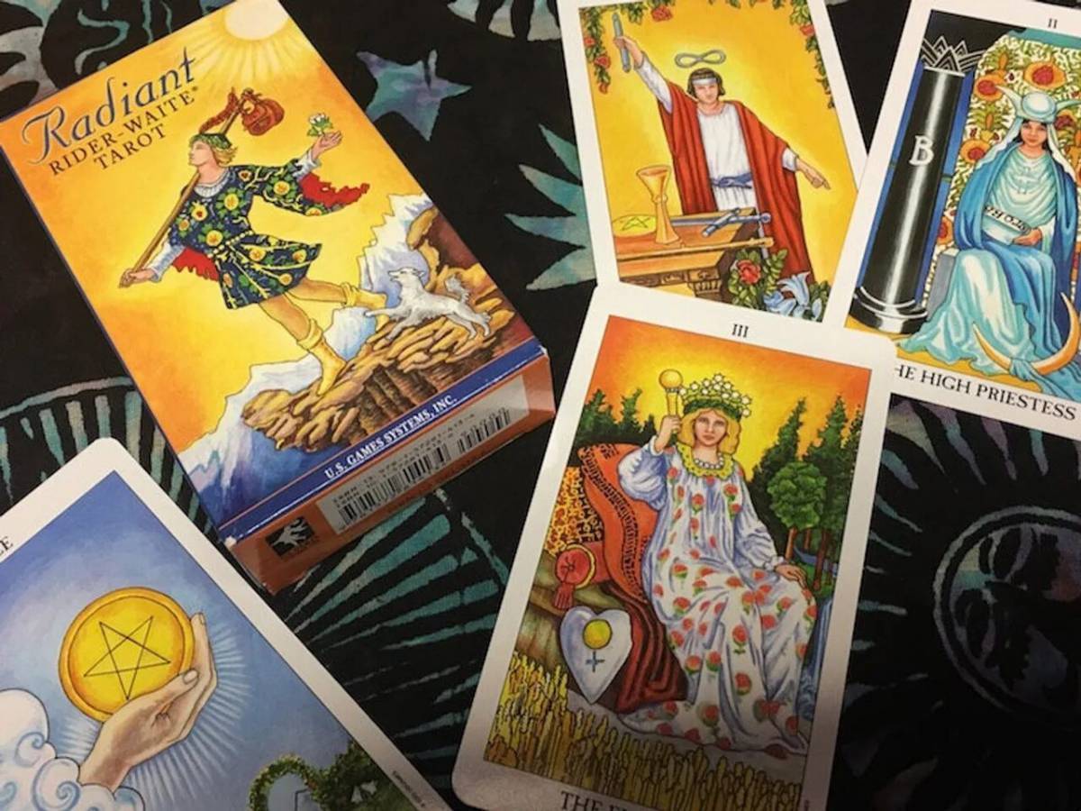 Waite tarot deck. Таро Радиант Райдер Уэйт. Radiant Rider-Waite Tarot. Колода Таро Уэйта. Таро Radiant Rider.