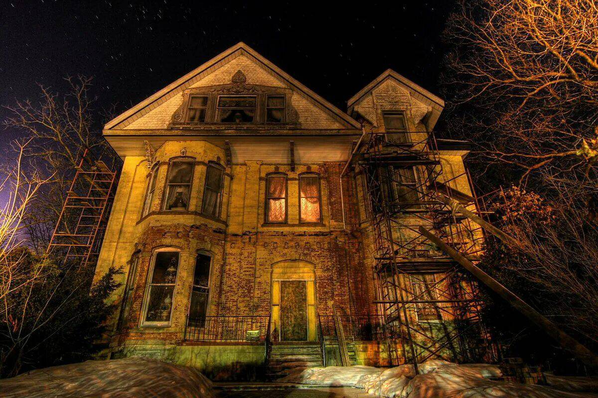 Scary home. Заброшенный особняк Manor House. Особняк в Новосибирске с привидениями. Дом с призраками в вомельсдорфе, Пенсильвания. Заброшенный особняк Manor House зимой.