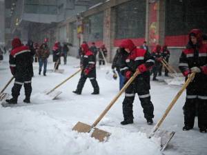 Раскраска труд людей зимой для детей #20 #530093