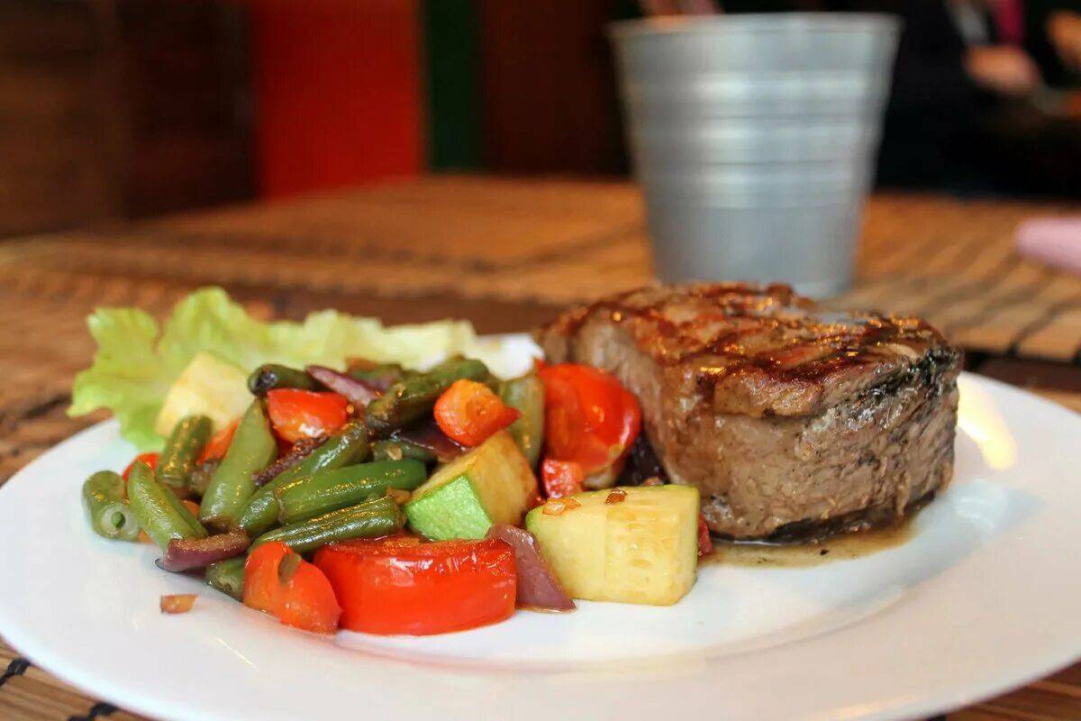 трапеза русская кухня. ужин. гурмикс нужен ужин соус для тушения фрикаделек по шведски. вкусный ужин. 1001 ночь крым.