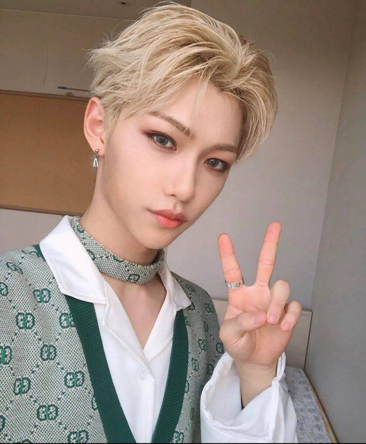 Фелик. Lee Felix Stray Kids.