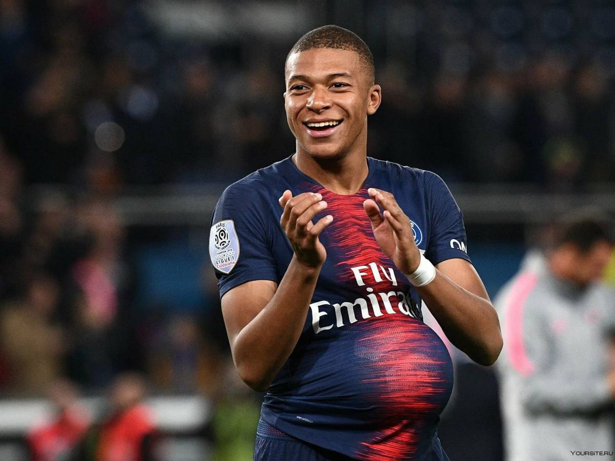 Футболист мбп. Килиан Мбаппе ПСЖ. Kylian Mbappe. Футболист Килиан Мбаппе. Итан Мбаппе.