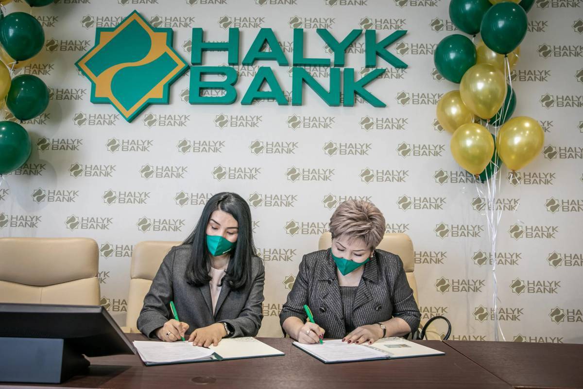 Halykbank. Халык банк. Halyk банк. Halyk Bank Казахстан. Халык банк офис.