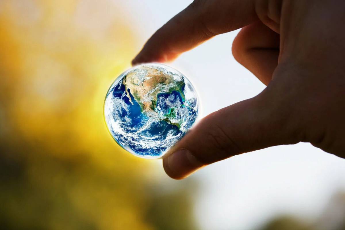 Картинка мир. Земной шар. Земной шар в руках. Планета земля в руках. Планета в руках.