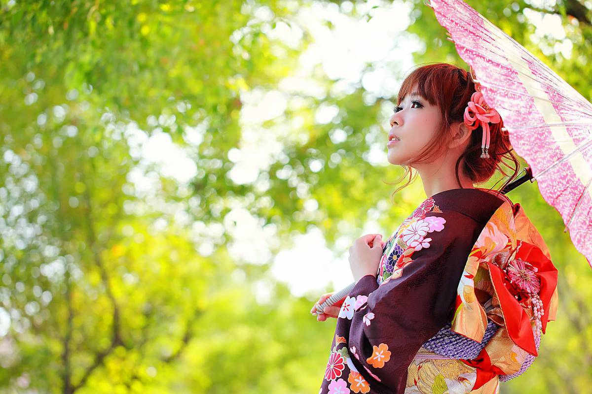 Видео красивой японской девушки. Японка в кимоно. Красивые девушки Японии. Красивые кимоно для девушек. Япоки.