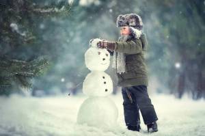 Раскраска дети лепят снеговика #13 #56410