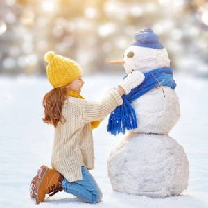 Раскраска дети лепят снеговика #22 #56419