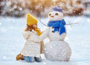 Раскраска дети лепят снеговика #27 #56424