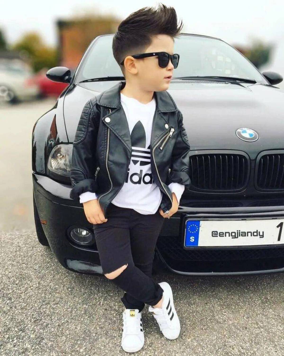 Красивые модные мальчики. Модный мальчик 12 лет в очках с машиной. Кукла "стильный парень". Baby boy cool dp pic. Foto boy BMW.