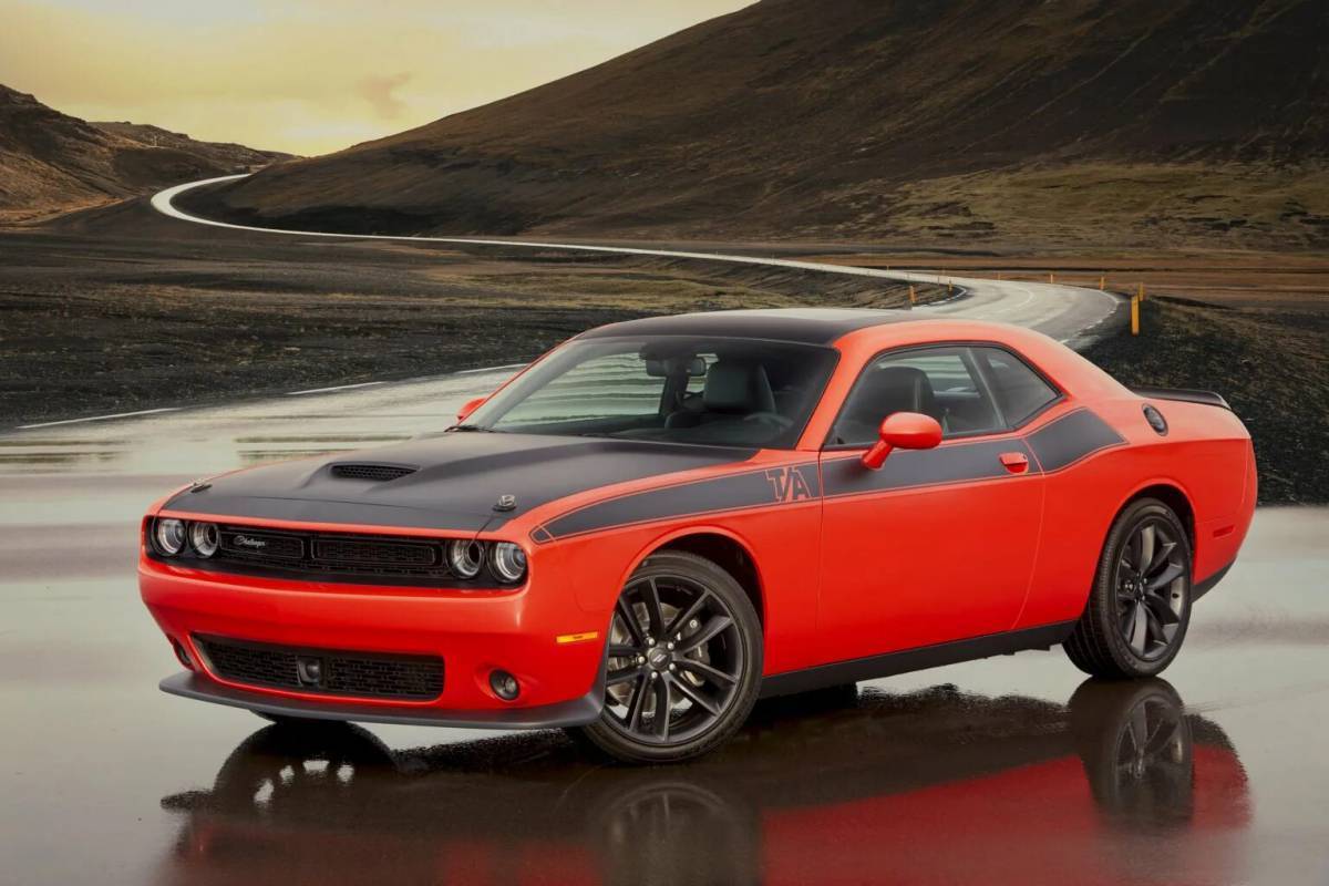 Dodge Challenger srt8 Red Black