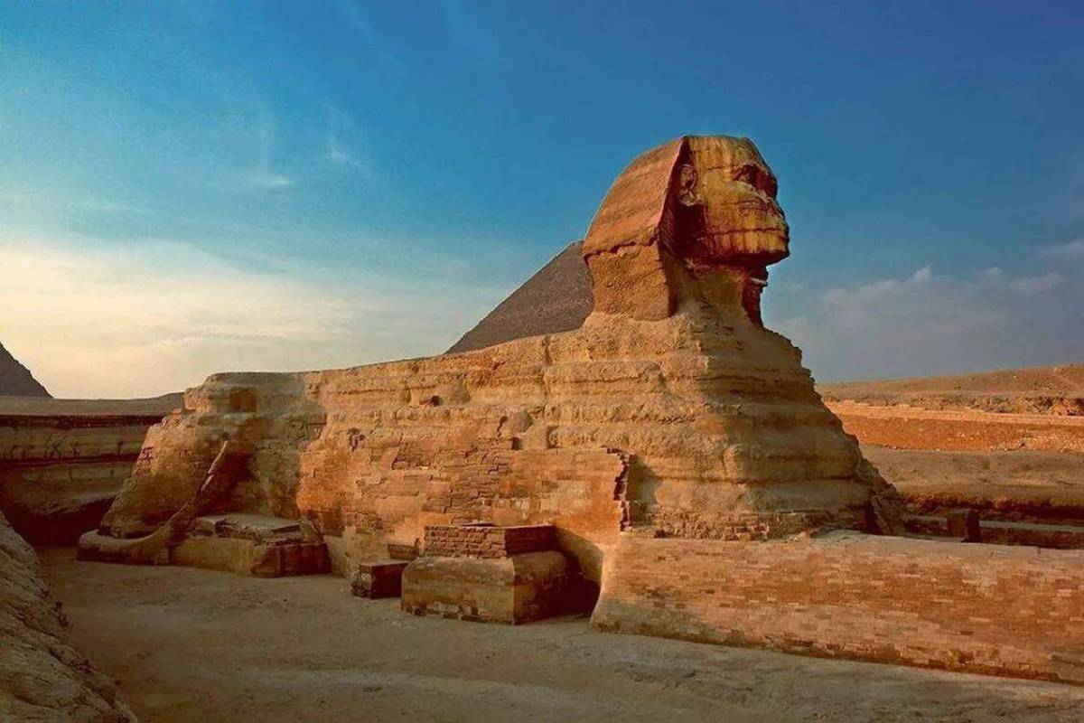 Древний египет владивосток. Сфинкс древнего Египта. Большой сфинкс в Гизе Египет. Сфинкс скульптура древнего Египта. Пирамида Хафра и сфинкс.