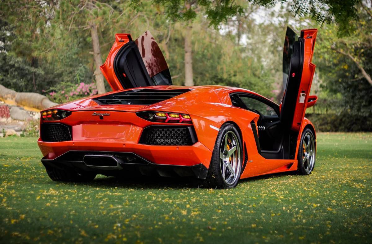 Картинки крутых видео. Lamborghini Aventador lp700-4 оранжевый. Авентадор lp700. Lamborghini Aventador lp700. Lamborghini Aventador оранжевая.