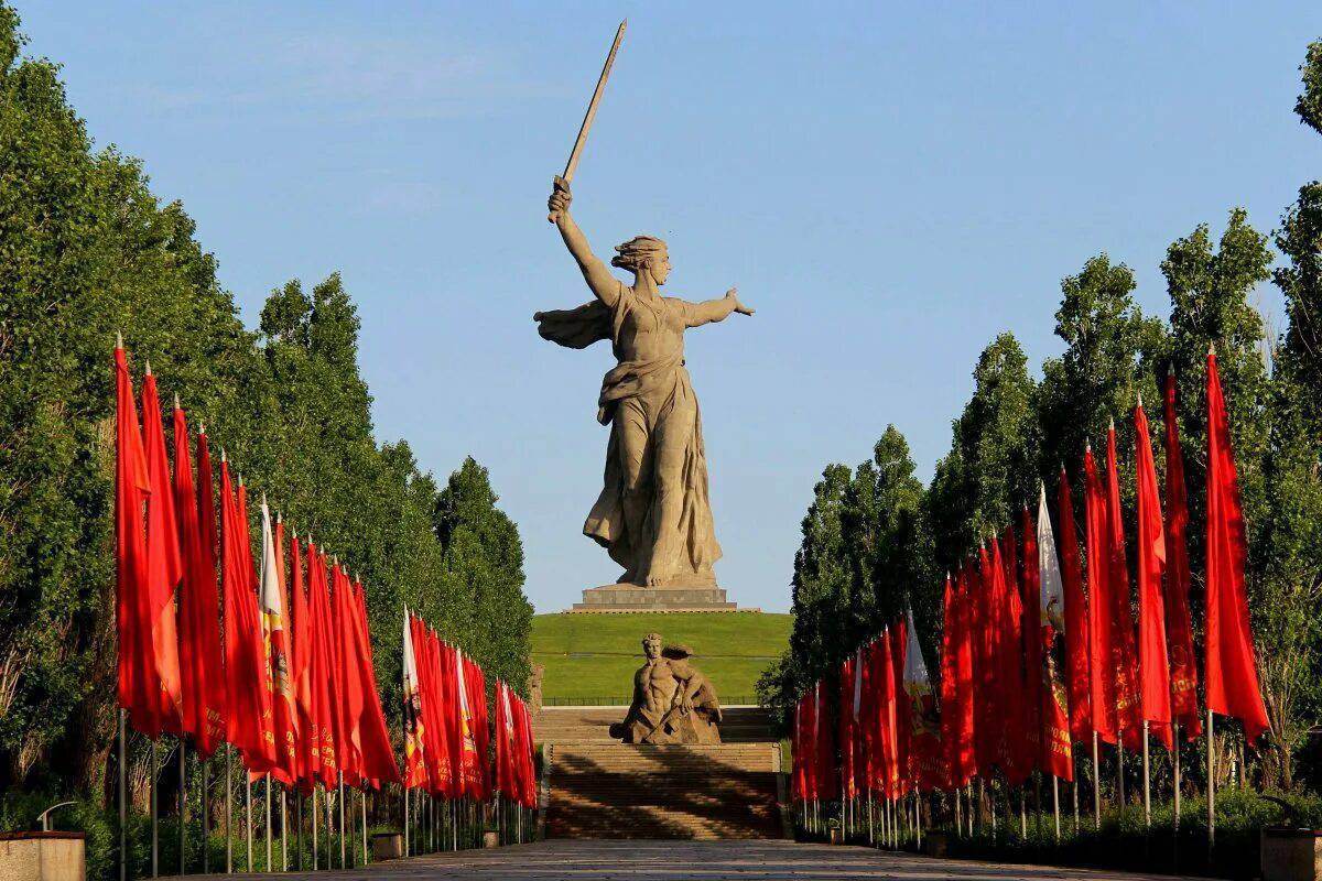 Мемориальный комплекс героям Сталинградской битвы. Героям Сталинградской битвы на Мамаевом Кургане. Мемориальный комплекс Мамаев Курган. Памятник-ансамбль героям Сталинградской битвы.