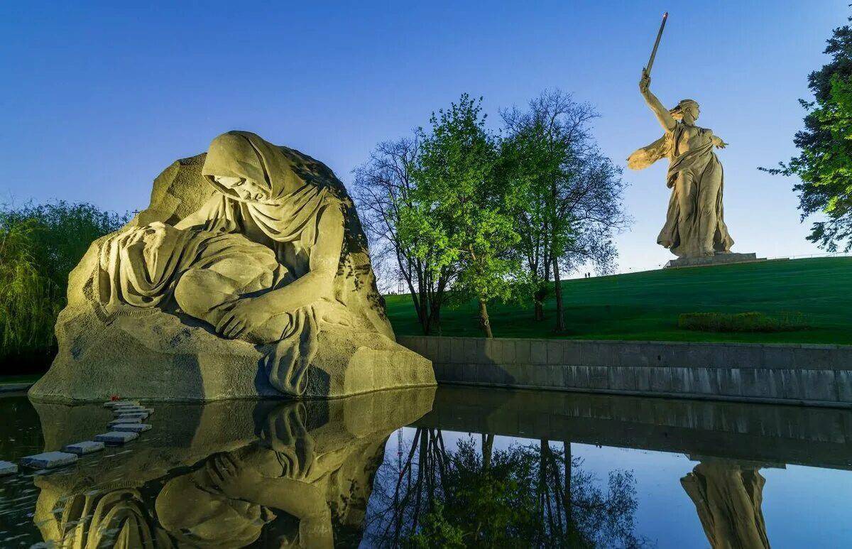 Мемориальный комплекс Мамаев Курган. Волгоград мемориальный комплекс на Мамаевом Кургане. Мемориал комплекс Мамаев Курган. Мемориал Родина мать на Мамаевом Кургане.