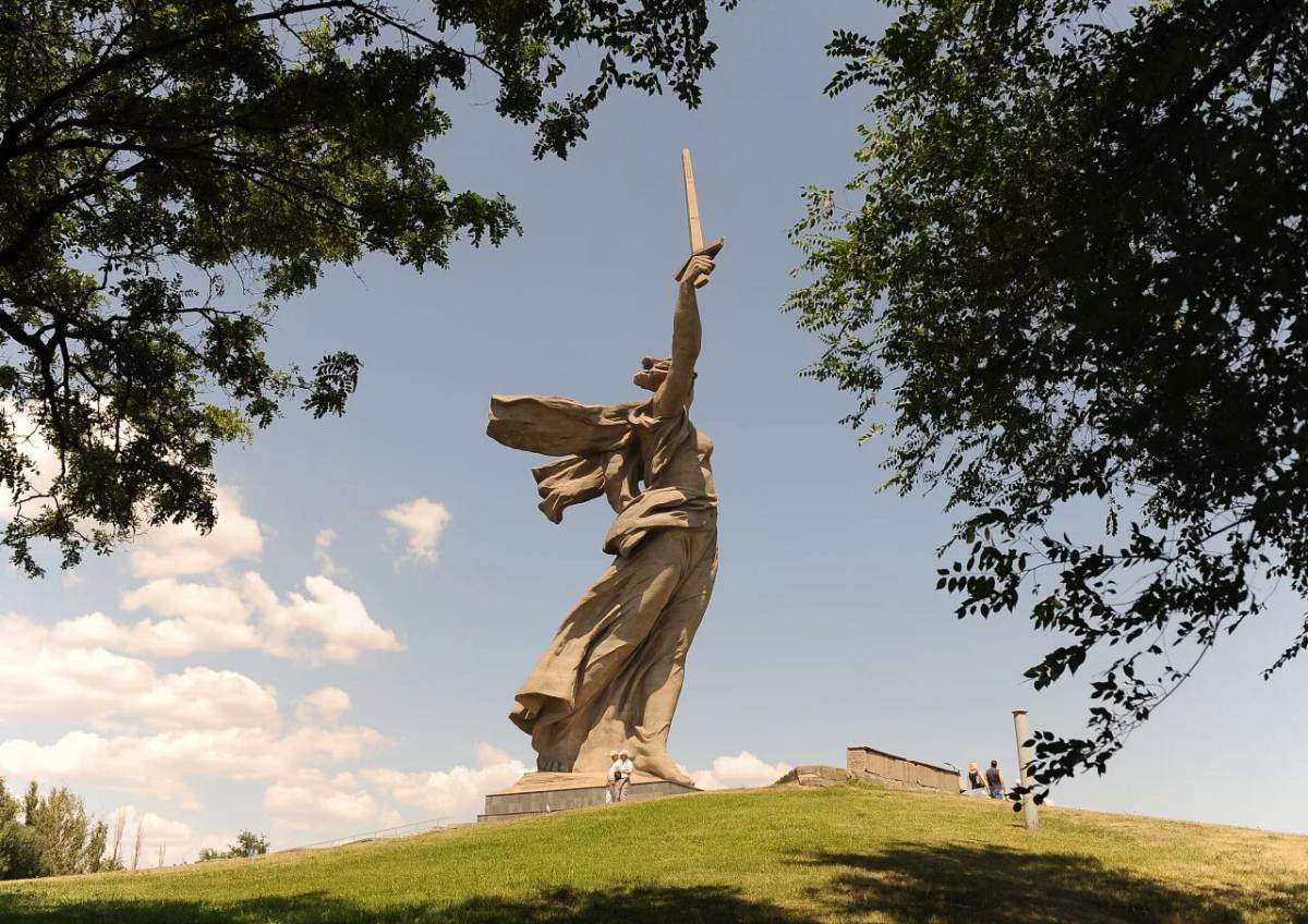 Великий мамаев курган. Мемориальный комплекс Мамаев Курган. Памятники Сталинградской битвы в Волгограде. Родина-мать (Волгоград) памятники Сталинградской битвы в Волгограде. Мемориальный комплекс Родина мать Мамаев Курган.