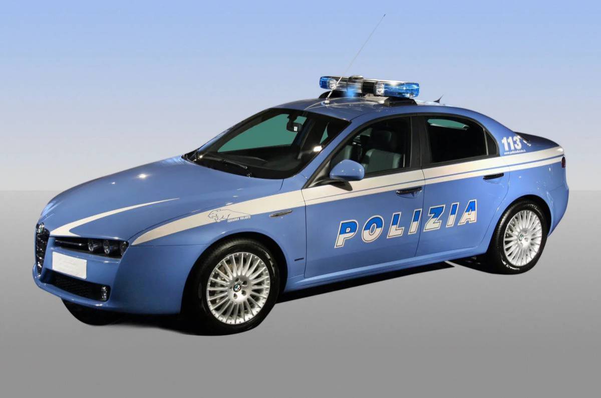 Картинка полиция машина. Альфа Ромео 159 polizia. Alfa Romeo 159 carabinieri. Chevrolet Caprice 2015 Police. Alfa Romeo 159 Police.