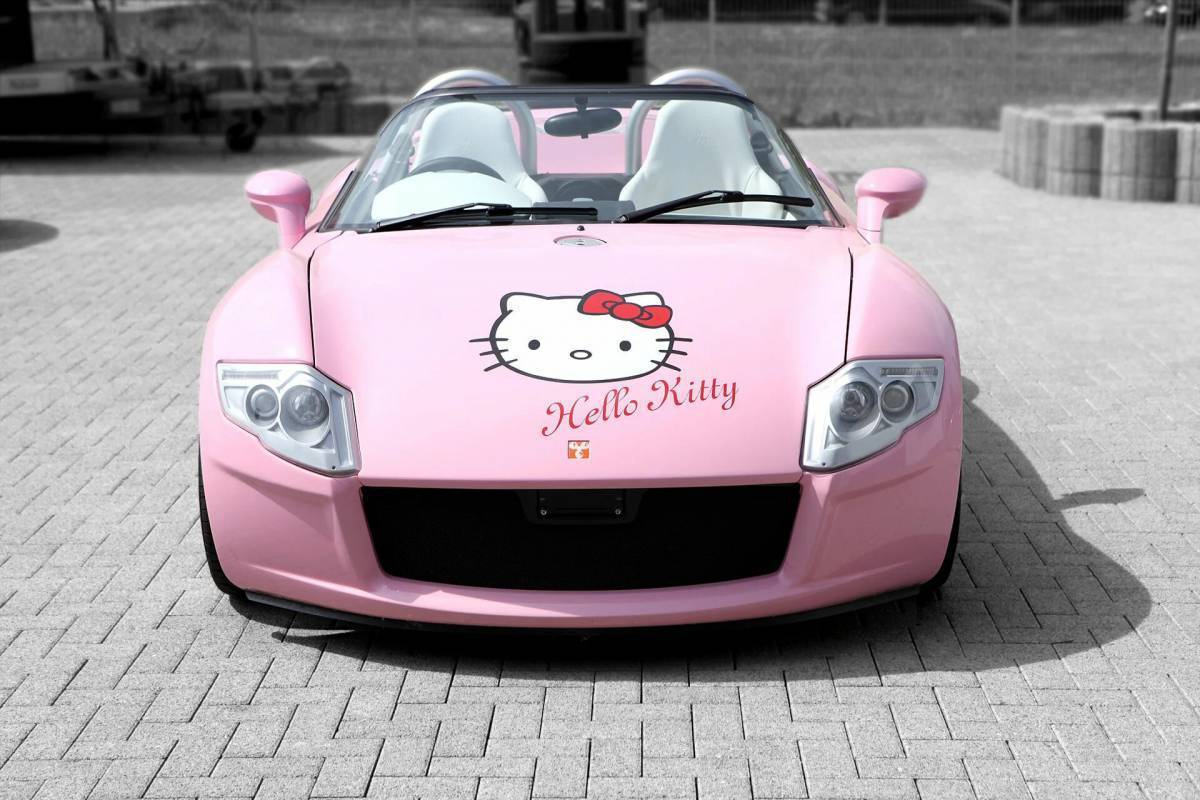 Про машину девочек. Машина Хелло Китти розовая. Розовая машина с Хеллоу Китти. Машинка hello Kitty. Розовая Ламборджини с Хеллоу Китти.