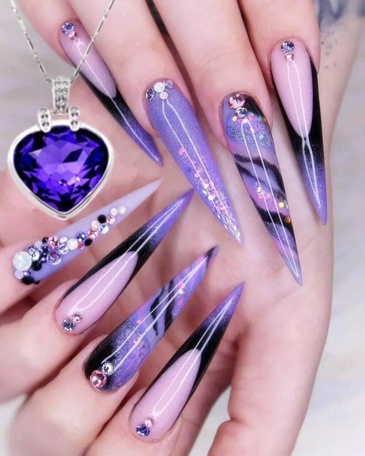 3d nails. Красивые острые ногти. Длинные ногти. Маникюр длинные. Необычный маникюр.