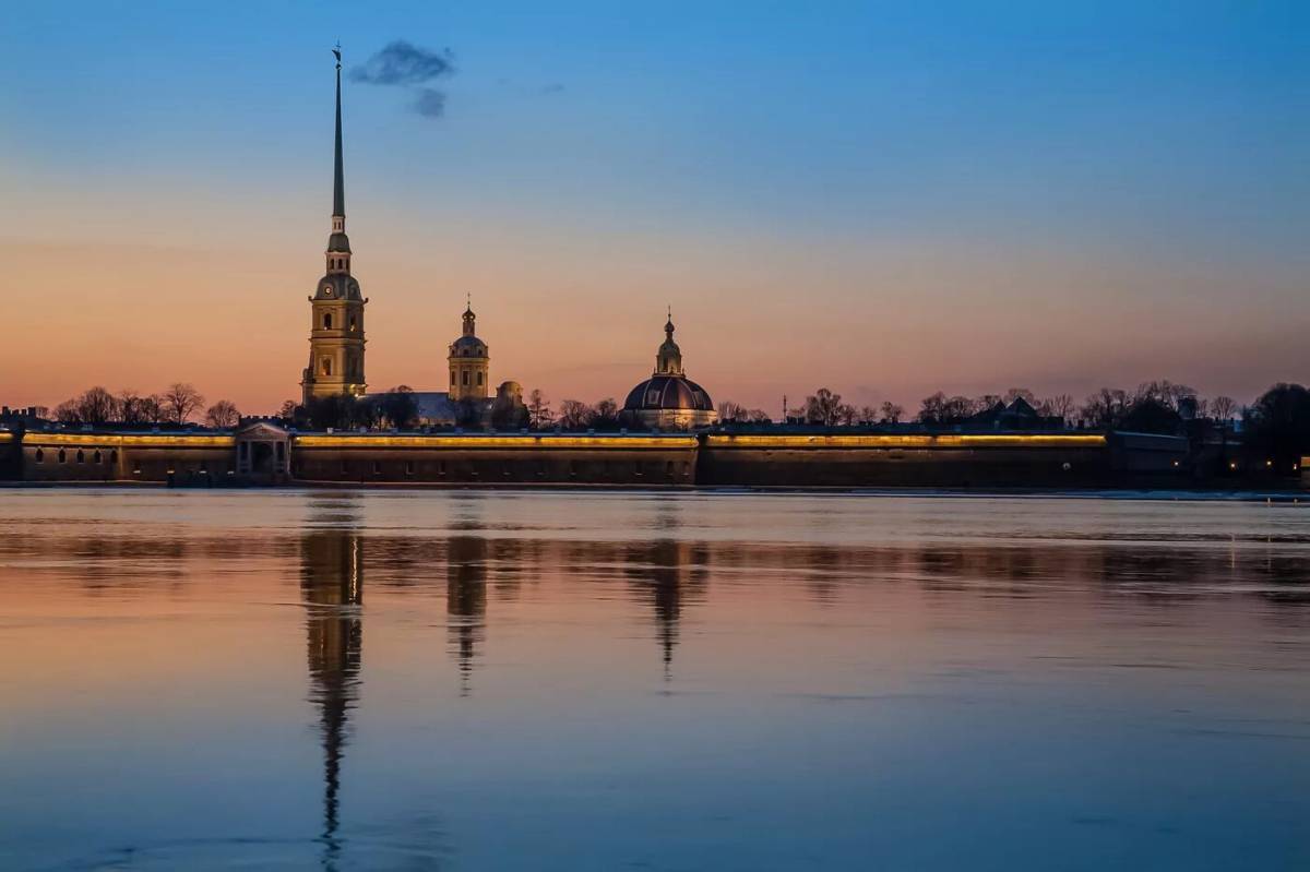 Петропавловская крепость в Санкт Петербурге звезда