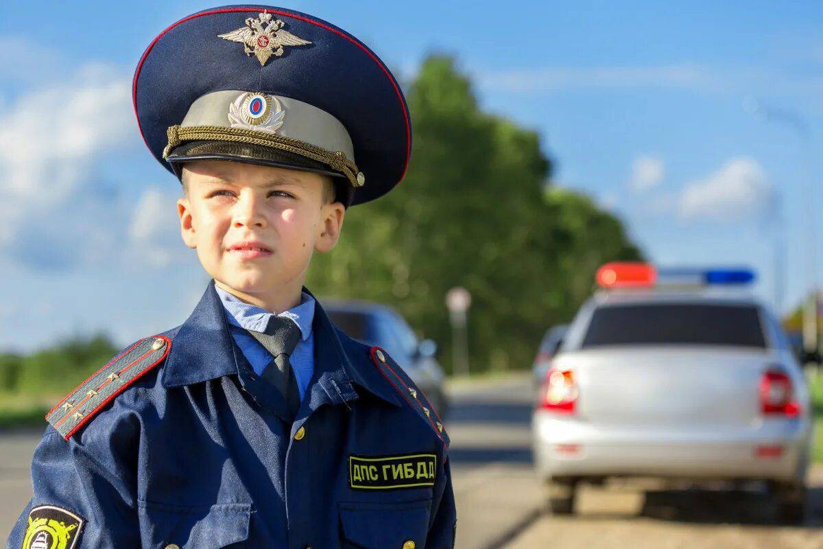 Дпс для детей. Полицейский. Милиционер для детей. Российский полицейский. Полиция для детей.