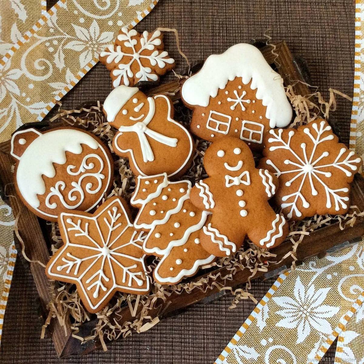 Пряник это. Имбирные пряники Lebkuchen. Елена Маслик имбирные пряники. Имбирные пряники с глазурью. Мария Калицкая имбирные пряники.