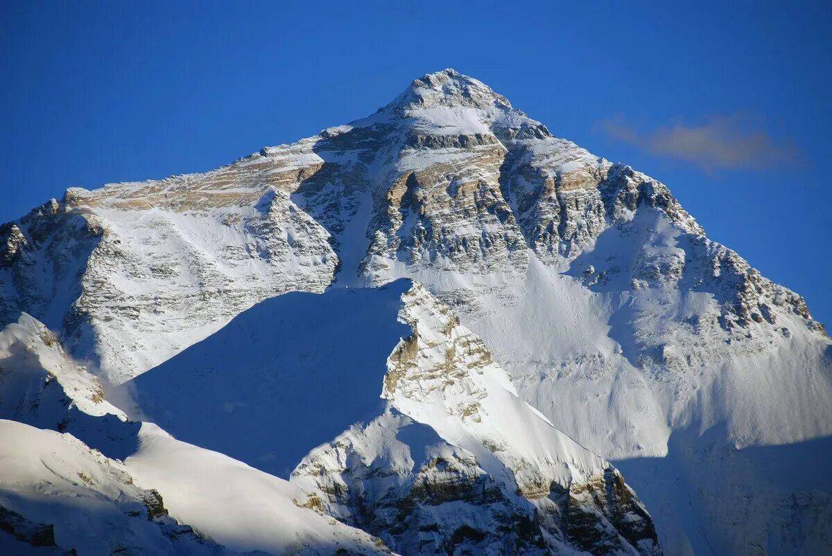 Big mountain everest. Вершина Джомолунгма Эверест. Вершины: гора Джомолунгма (Эверест),. Гора Эверест 8848 м. Самая высокая гора в мире Джомолунгма высота.