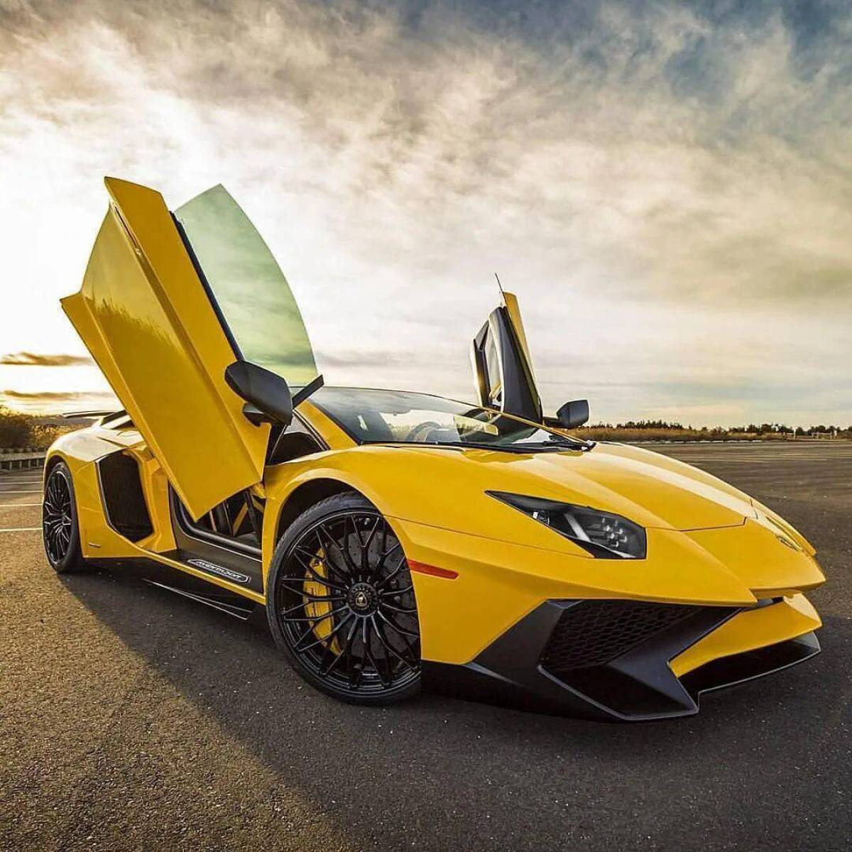 Lamborghini Aventador SV Yellow