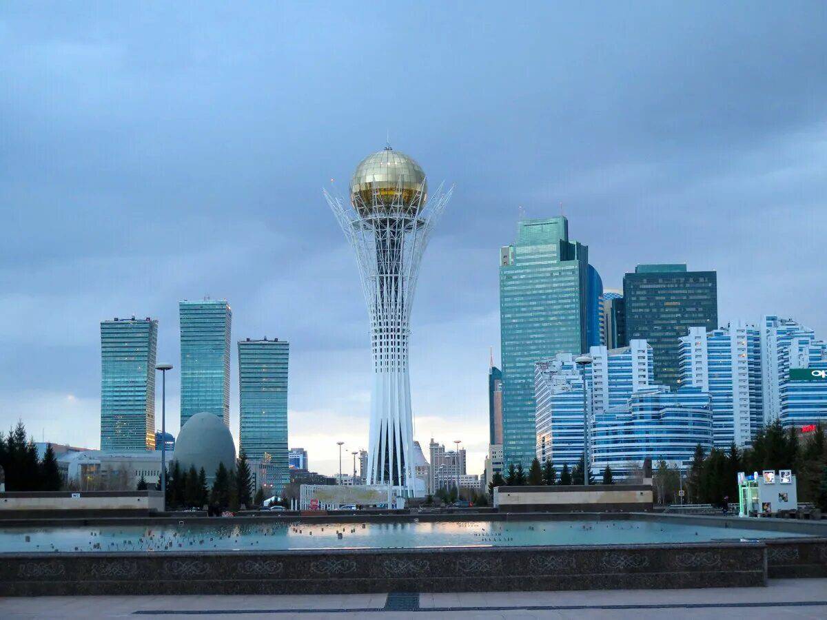 Астана расположена. Монумент Астана-Байтерек. Нурсултан башня Байтерек. Столица Казахстана Нурсултан 2020. Монумент Астана-Байтерек (г. Астана).