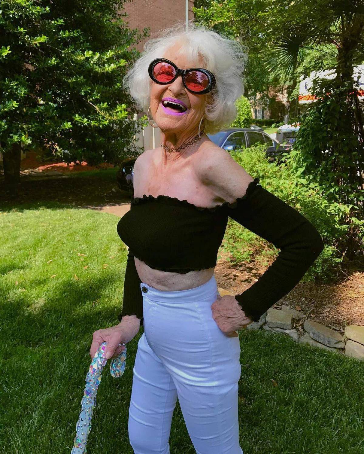 Бабка хочет большого. Хелен рут Ван Винкл. Бадди Винкл, 91 год. Бадди Винкл в молодости. Бадди Винкл 92 летняя бабушка.
