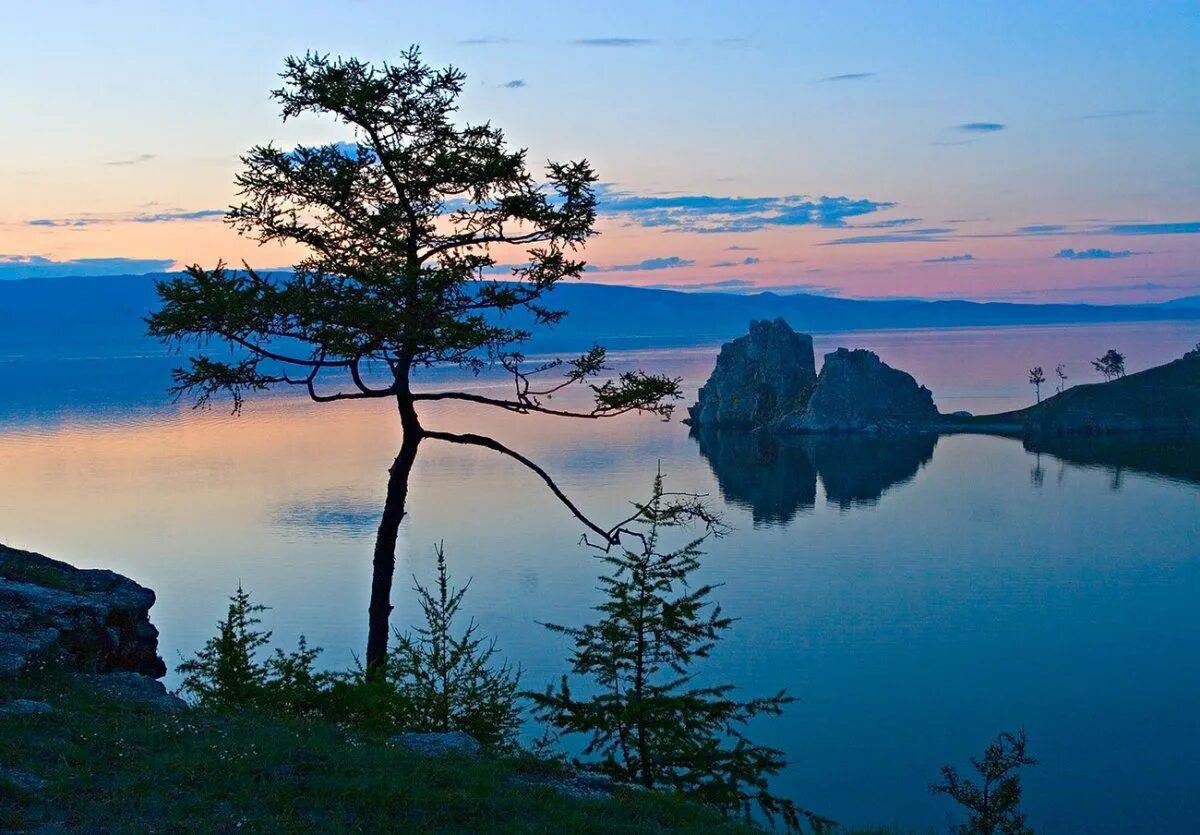 Пять морей и озеро байкал. Ольхон Байкал заповедник. Заповедник остров Ольхон. Заповедники на Ольхоне. Озеро Байкал летом Ольхон.