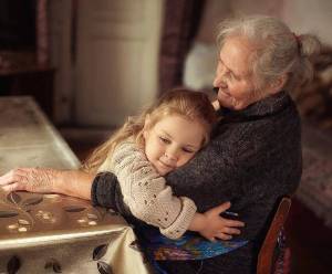 Раскраска бабушка и внучка #18 #209692