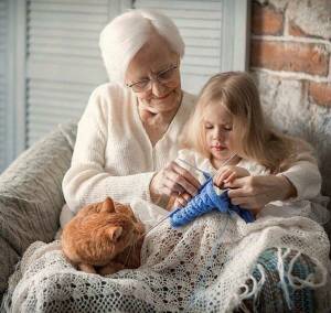 Раскраска бабушка и внучка #38 #209712
