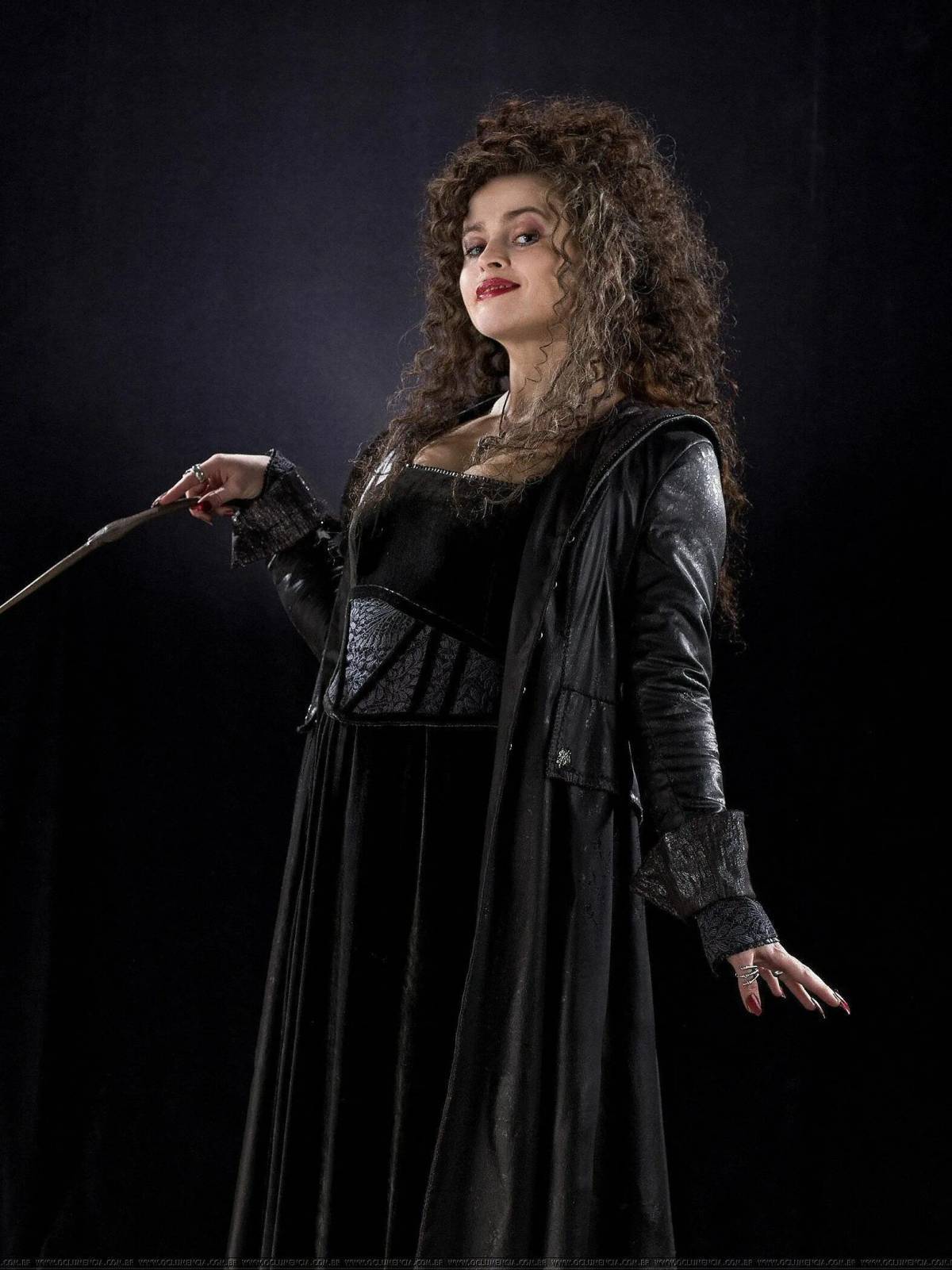 Bellatrix lestrange. Беллатрисе Лейстрендж. Беллатриса Лестрейндж. Гарри Поттер Беллатриса Лестрейндж. Хелена Бонем Картер бел.