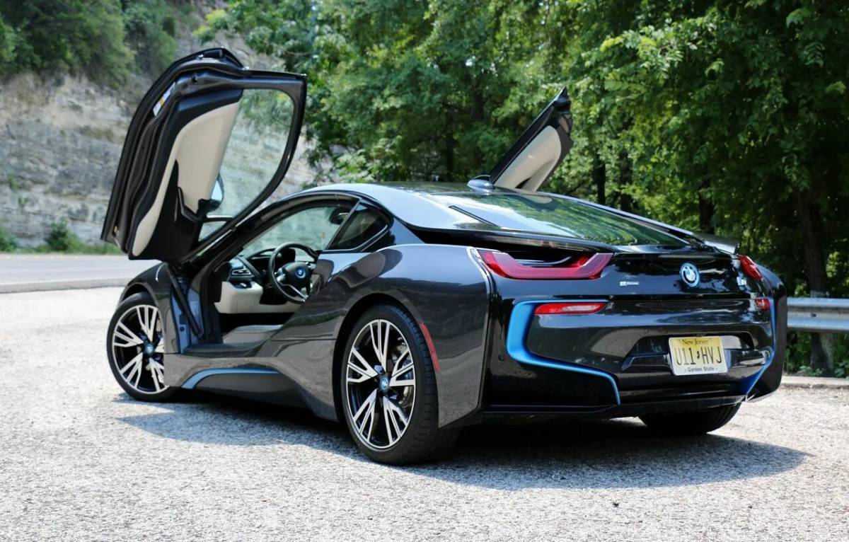 BMW i8 капот