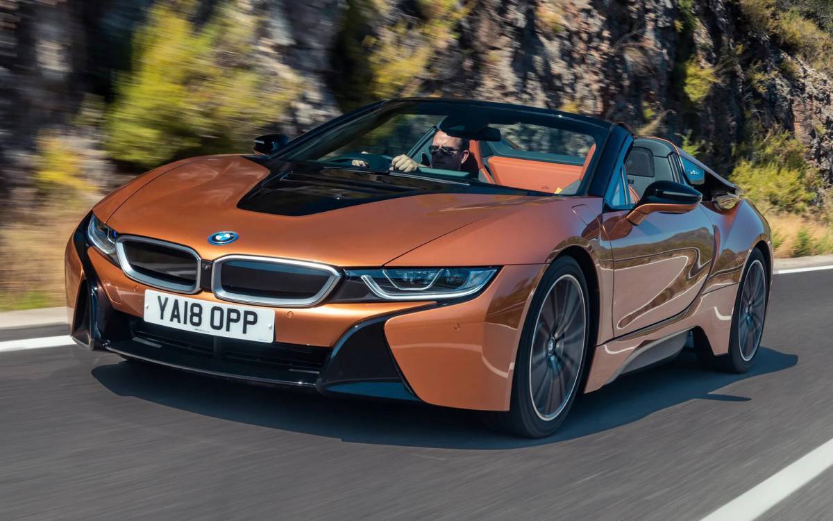 I8 BMW праворульная