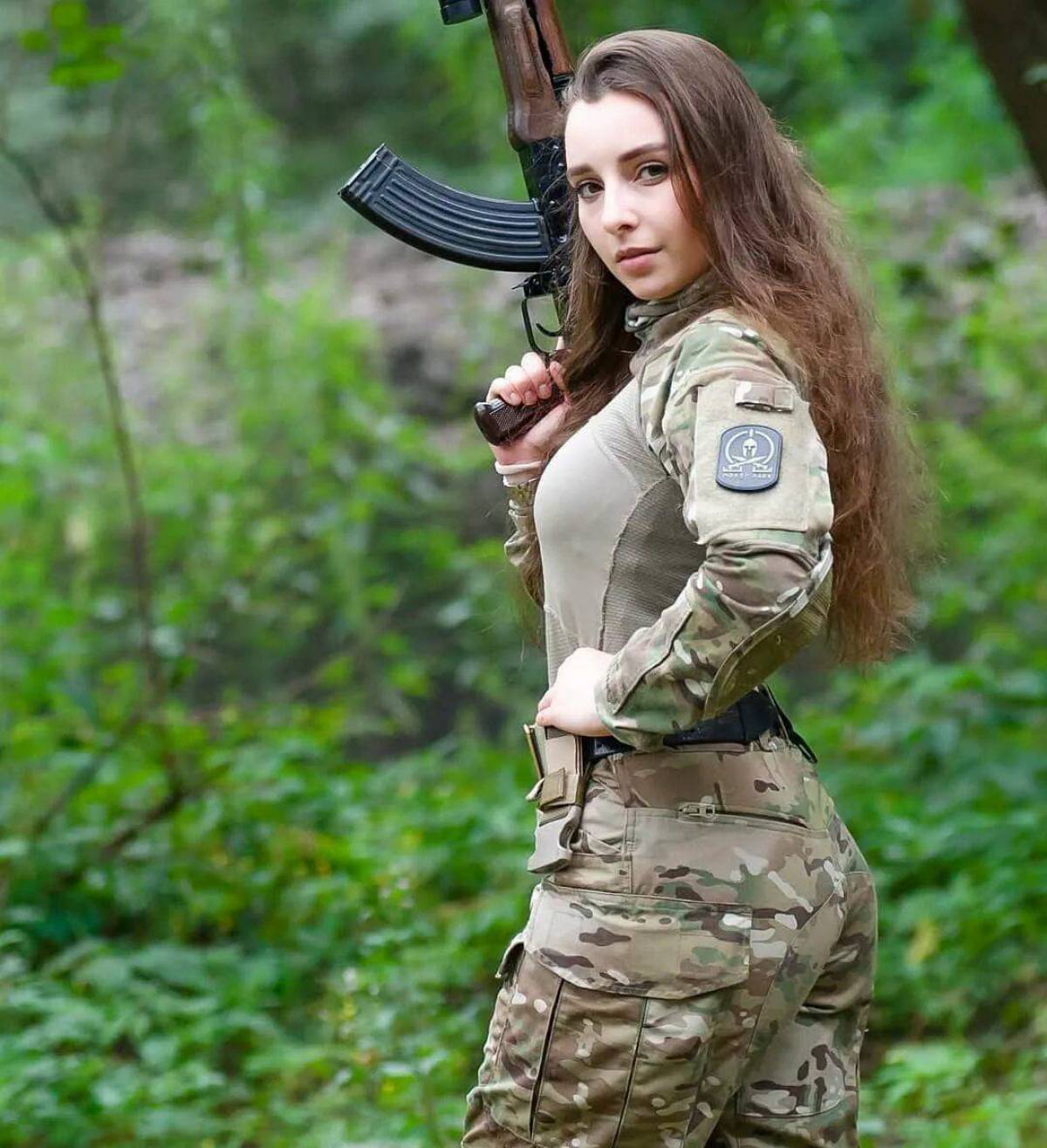 Female soldier. Елена Делигиоз. Елена Делигиоз страйкбол. Елена Делигиоз в военной форме. Елена Делигиоз 600.