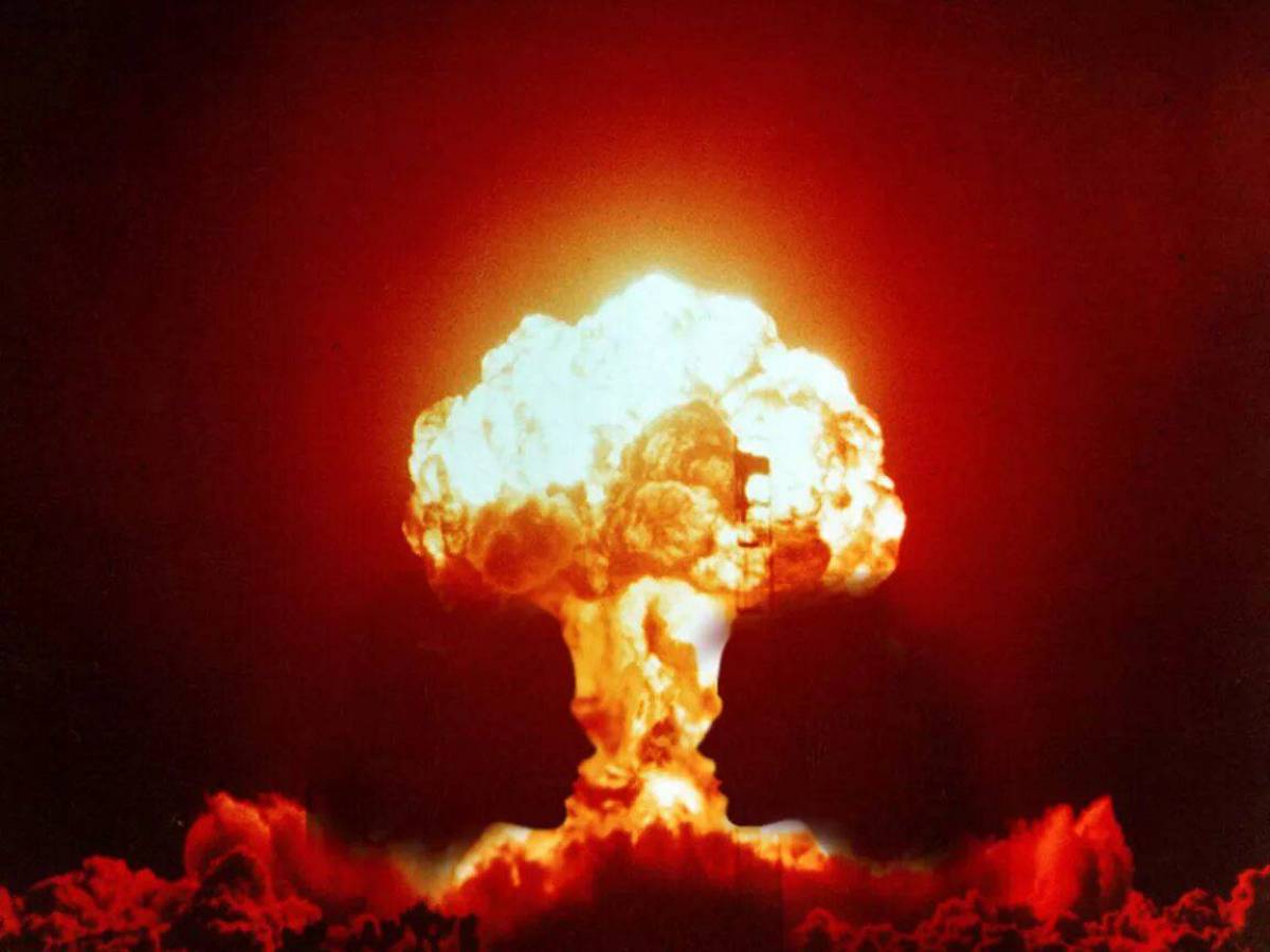 Ядерная пятерка. Ядерный взрыв. Атомный взрыв. Взрыв ядерной бомбы. Ядерный гриб.