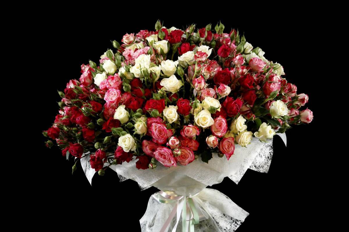 Крупные розы букет. Красивый букет. Шикарный букет цветов. Огромный букет. Шикарные цветы.