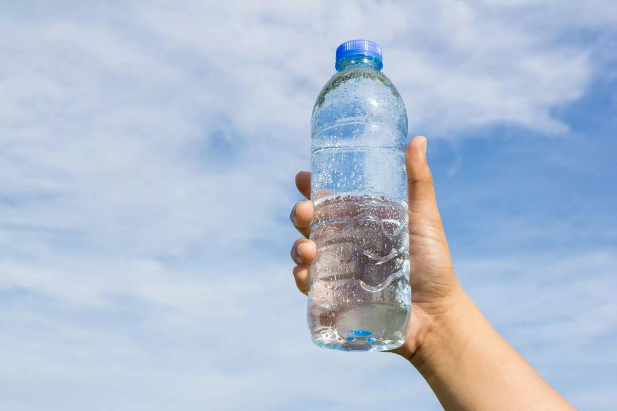 Вода в бутылке картинка для презентации