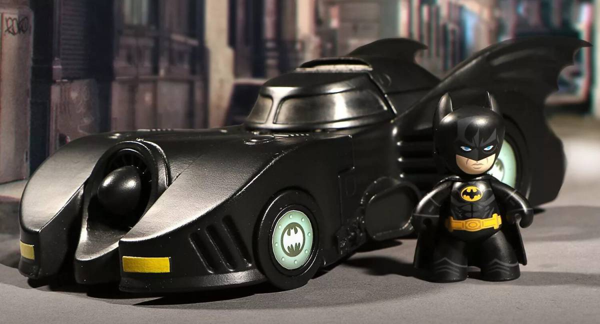 Batman batmobile. Бэтмобиль Тима Бертона. Бэтмобиль 1989. Бэтмен 1992 Бэтмобиль. Batman 1989 Batmobile.