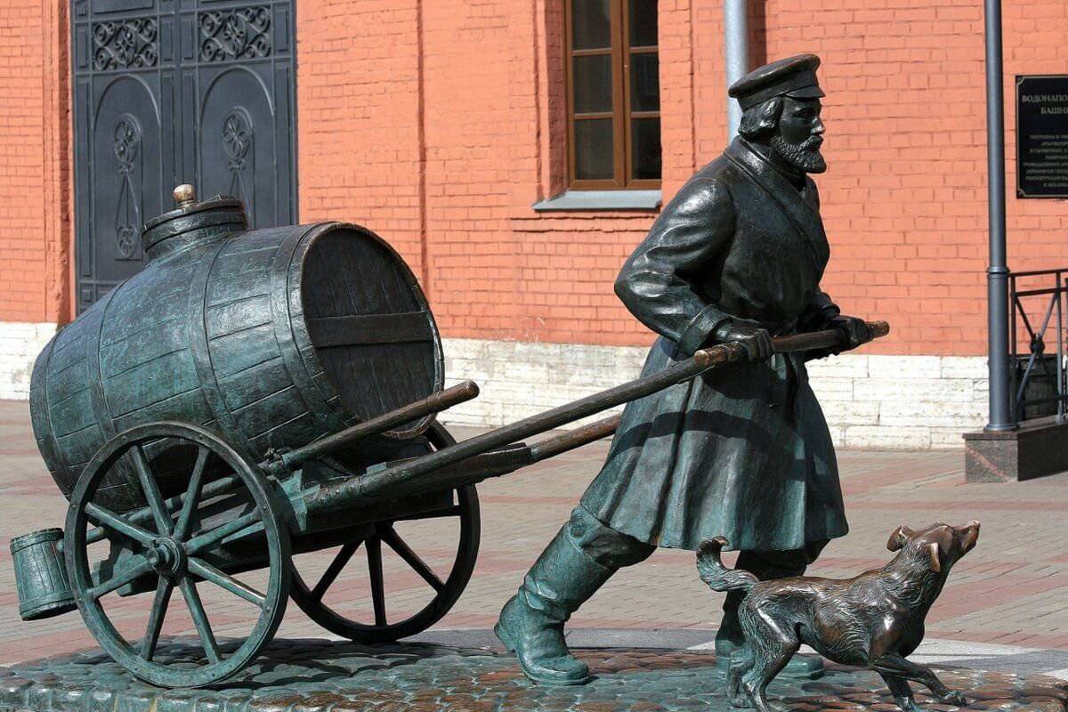 Водовозов москва. Памятник водовозу в Санкт-Петербурге. Памятник водовозу СПБ. Золотарь 19 век. Водоканал памятник водовозу СПБ.