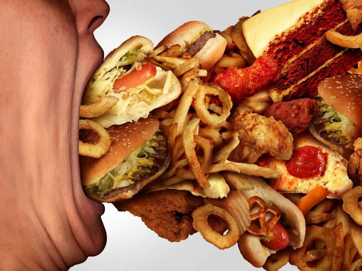 Вредное питание картинки. Колбаса трансжиры. Вредная еда для желудка. Курение фаст фуд. Трансжиры живот.