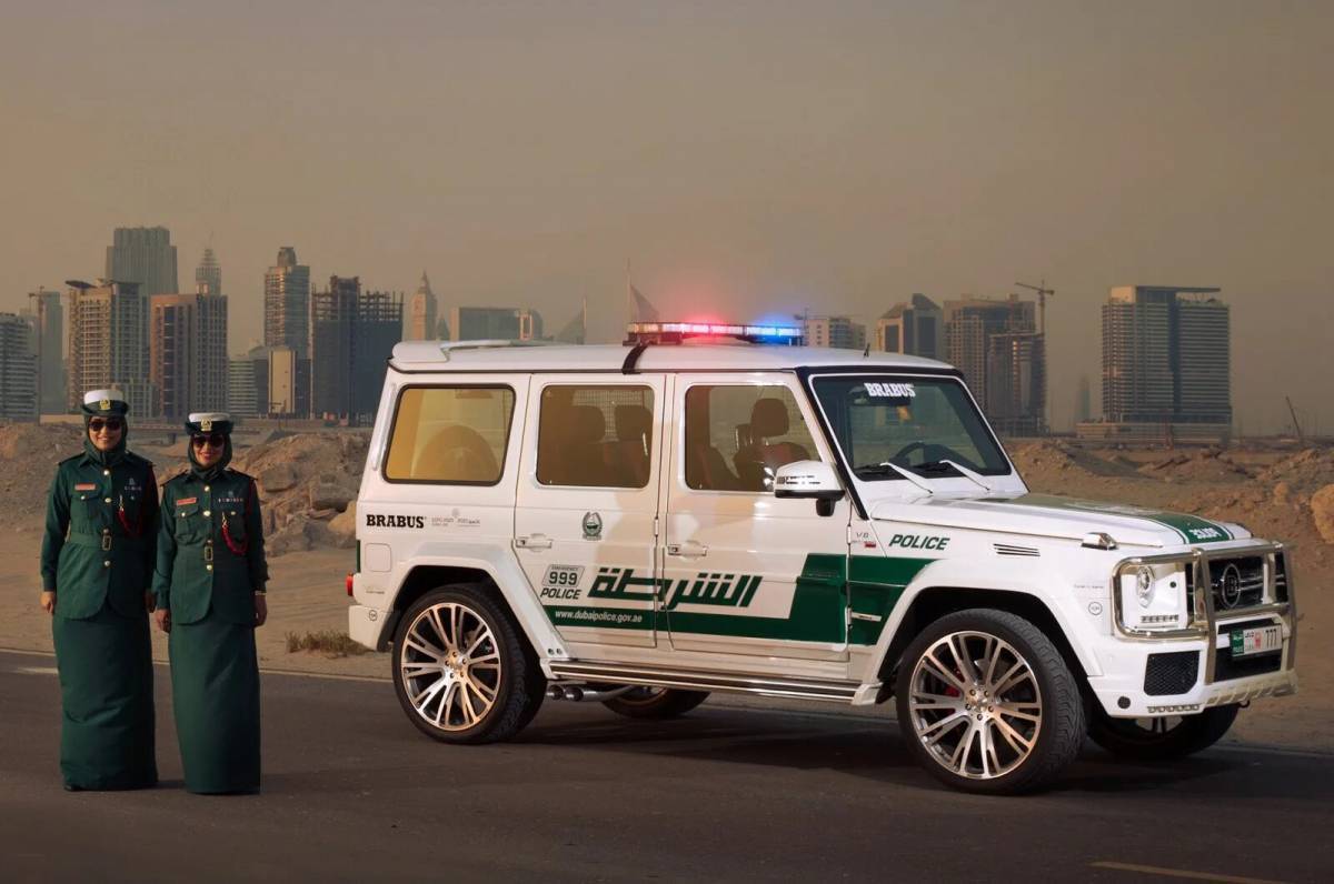 Гелик в дубае. Mercedes Benz g63 AMG Dubai. Dubai Police g63 Brabus. Полиция Дубая Брабус. Гелик полиция Дубаи.