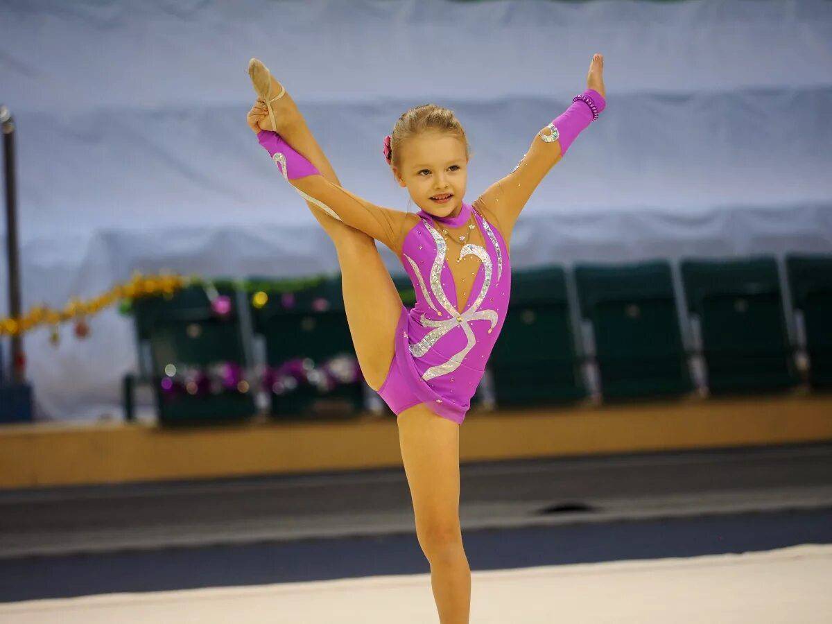 Gymnastic liza. Абрамова Злата художественная гимнастика. Девочки гимнастки. Маленькие гимнастки. Гимн девочек.