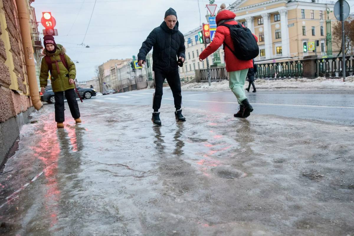 Скользкие дороги картинки. Санкт-Петербург гололед. Гололед. Гололедица СПБ. Гололед в СПБ.