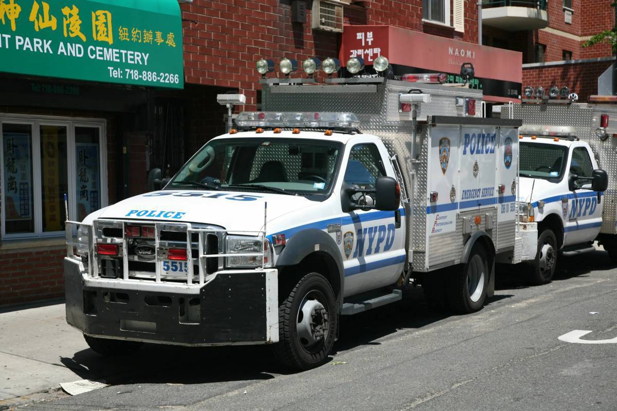 Грузовик полиция. Трак New York Police. New York Police Department грузовик. Полицейский грузовик NYPD Police. NYPD (New York City Police Department) Emergency service Unit.
