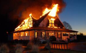 Раскраска горящий дом #7 #253924