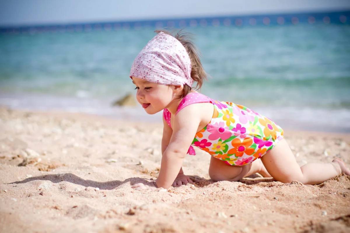Девочка на пляже #28