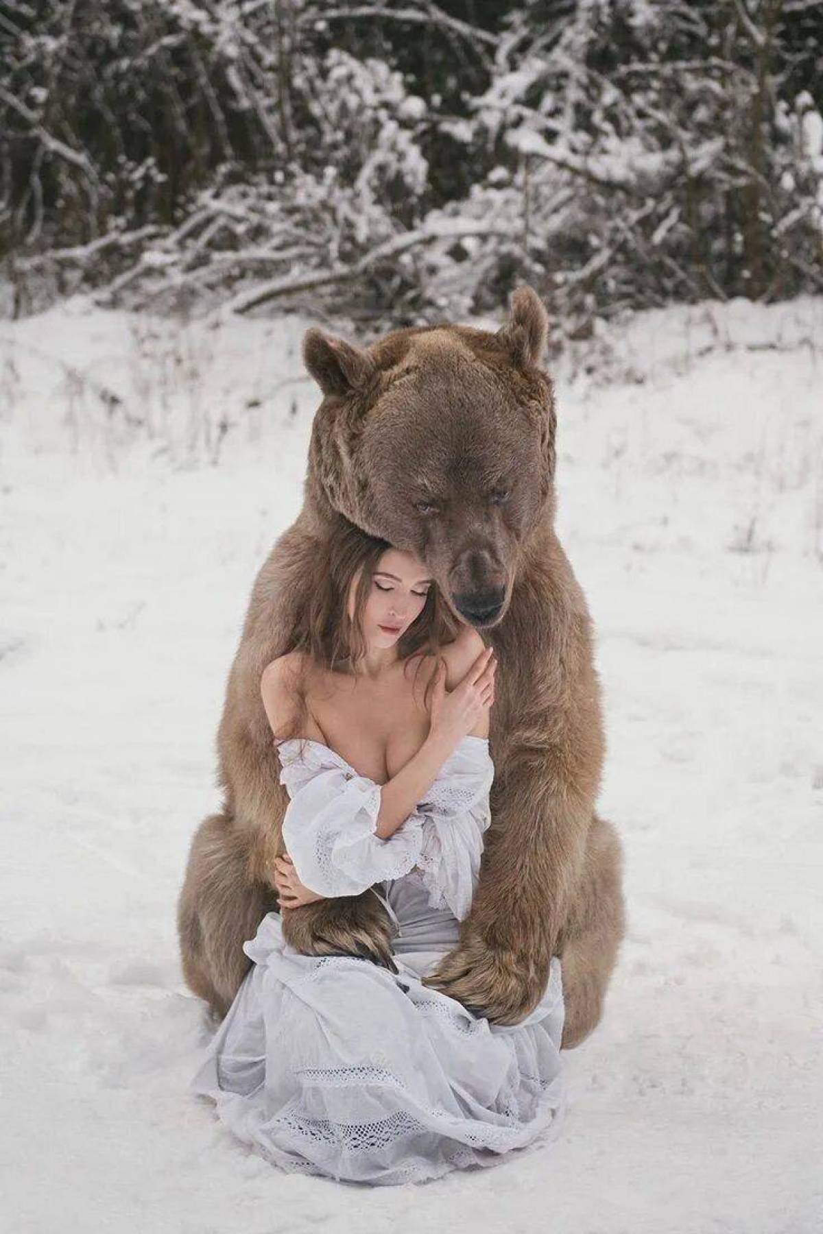 Девочка с медведем #17