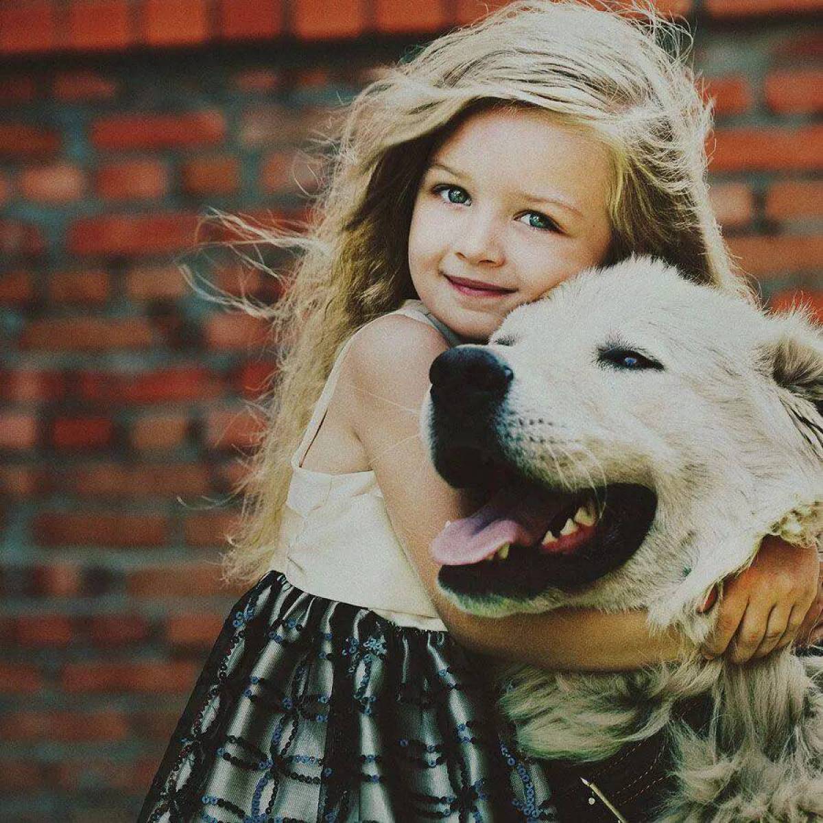 Девочка 12 лет с собакой. Девочка с собакой. Собака для детей. Красивые собаки девочки. Фотосессия с собакой.